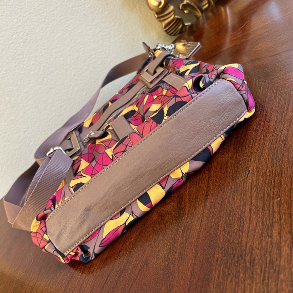 NWOT Tyler Rodan crossbody bag with multiple zipper pockets - Picture 8 of 9